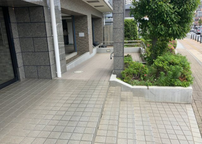 【その他共用部分】 | グランパーク京王橋本 | 共用部分は、一棟の建物に住む区分所有者全員が共同で所有するとし、共用部分の管理、補修などは、区分所有者で形成される管理組合が行います。個人の判断で勝手に変更することはできませんので覚えておきましょう。