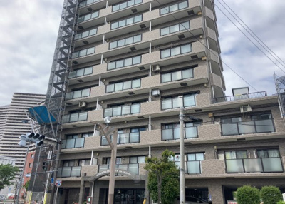 【構造・工法・仕様】 | グランパーク京王橋本 | ＲＣ造、Reinforced Concreteは直訳すると補強されたコンクリートです。主に柱や梁・床・壁が鉄筋とコンクリートで構成おり、鉄筋を組んだ型枠にコンクリートを流し込んで固めたものを指します。