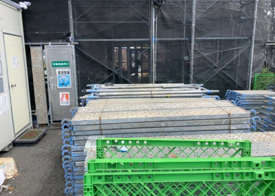 【駐車場】 | グランパーク京王橋本 | 車一台あたりに必要なスペースは、標準サイズの普通自動車で横幅2m50cm、長さ5mは必要になります。ただし、乗降のことも考慮して横幅3m30cm、長さ5m50cmほどは確保できるところを選びましょう。