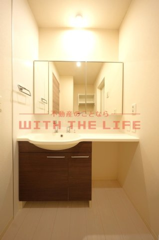 ブルースター【キャッシュバック対象物件】の独立洗面台|朝の支度にも助かる、独立の洗髪洗面化粧台