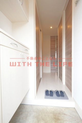 ブルースター【キャッシュバック対象物件】の玄関|収納もある玄関です