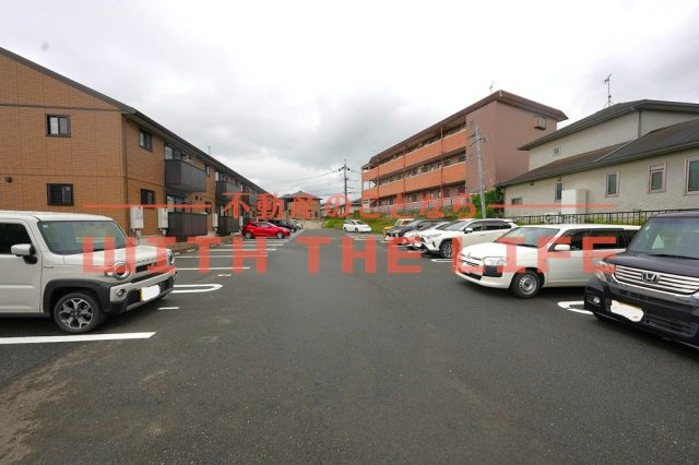 ブルースター【キャッシュバック対象物件】の駐車場|カースペースがあります