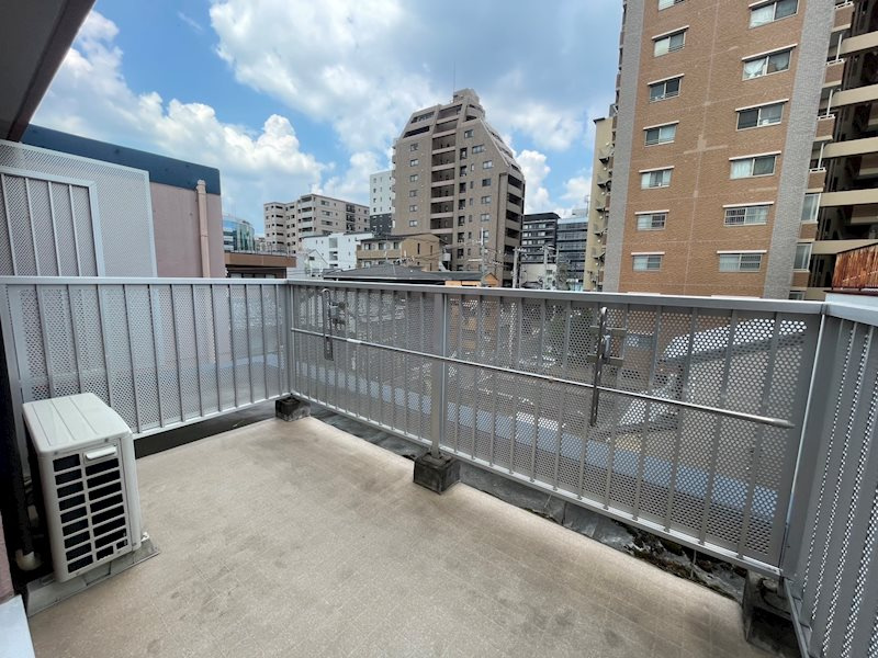 アネシス東洞院のバルコニー|広々ルーフバルコニー