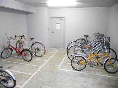 アネシス東洞院の駐車場|駐輪場