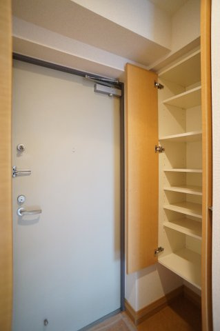 エスティメゾン亀戸の収納|玄関（シューズＢＯＸ）