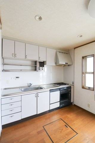 山田葉室町のキッチン|広いキッチンのあるリビング♪