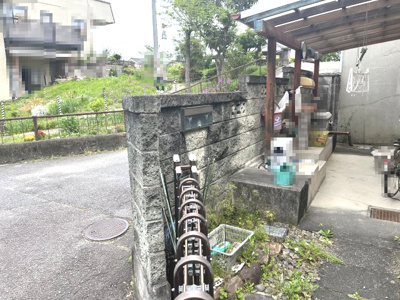 【前面道路含む現地写真】 | 岡崎市城北町土地 | 道路付近、敷地内