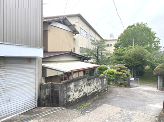 【前面道路含む現地写真】 | 前面道路東側からの外観です。