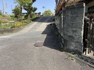 【前面道路含む現地写真】 | 前面道路付近、西側から撮影。