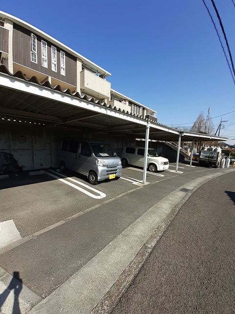 コリーヌメゾンの駐車場