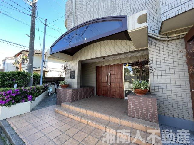 コスモ茅ヶ崎ベルセーヌのエントランス|建物の内部です