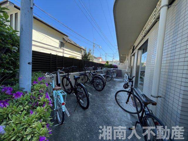 コスモ茅ヶ崎ベルセーヌの駐輪場