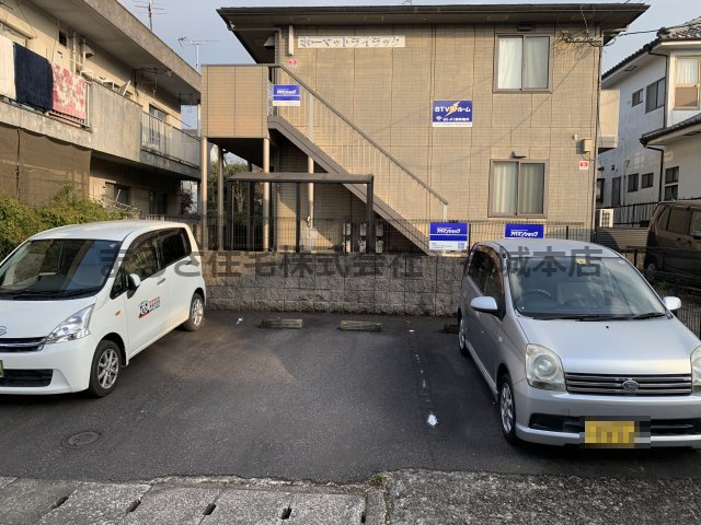 ホーマットライラックの駐車場