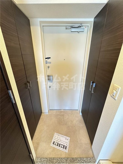 【玄関】 | エステムコート難波WEST-SIDE Vアジュール | 収納もある玄関です