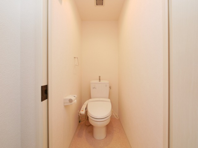 大阪市浪速区幸町３丁目の賃貸マンションのトイレ