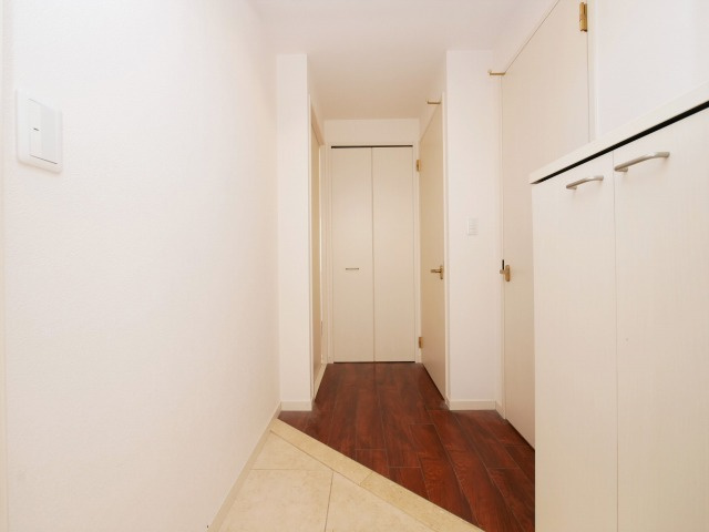 大阪市浪速区幸町３丁目の賃貸マンションの玄関