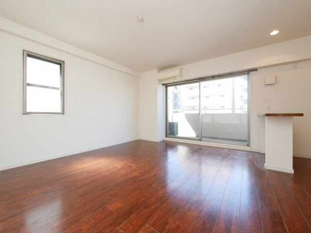 大阪市浪速区幸町３丁目の賃貸マンションの居間・リビング