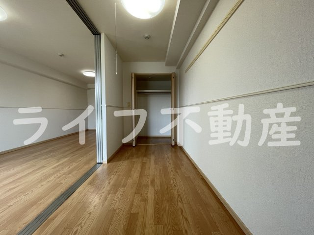 メゾンラフィネの洋室|広々とした洋室です