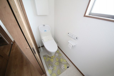 【トイレ】 | 南羽生築浅戸建 | 2階トイレ（温水洗浄便座）