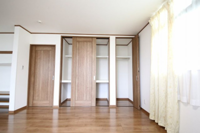 【洋室】 | 南羽生築浅戸建 | 2階洋室（収納）