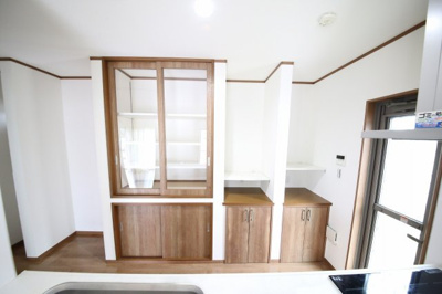 【キッチン】 | 南羽生築浅戸建 | 食器戸棚