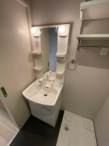 熊本市中央区国府３丁目のアパートの独立洗面台