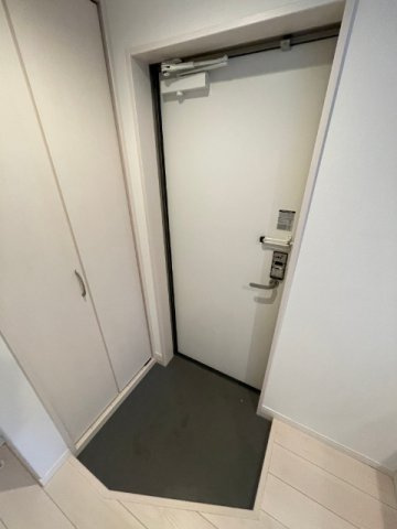 熊本市中央区国府３丁目のアパートの玄関