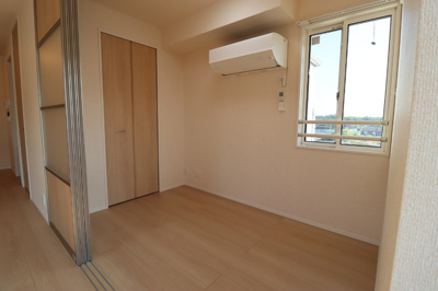 【洋室】 | ロイヤルガーデンソラーナ