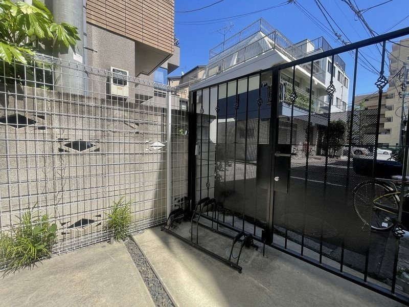 ライフ目黒のエントランス