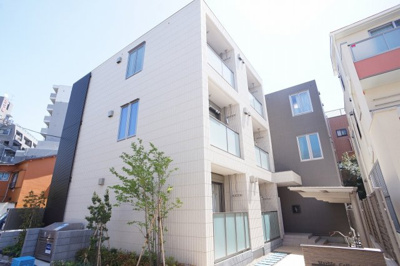 【外観】 | マーブルコレクション | 3階建て2色外壁の瀟洒な建物です