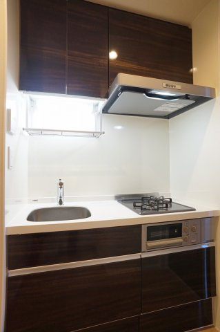 【キッチン】 | マーブルコレクション | 2口ガスコンログリル付きシステムキッチンです