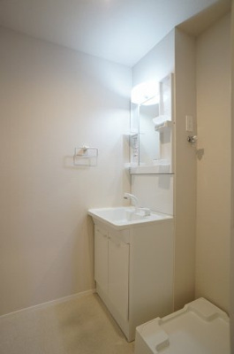 【洗面所】 | マーブルコレクション | 独立洗面所内の洗髪洗面化粧台と洗濯機置場です