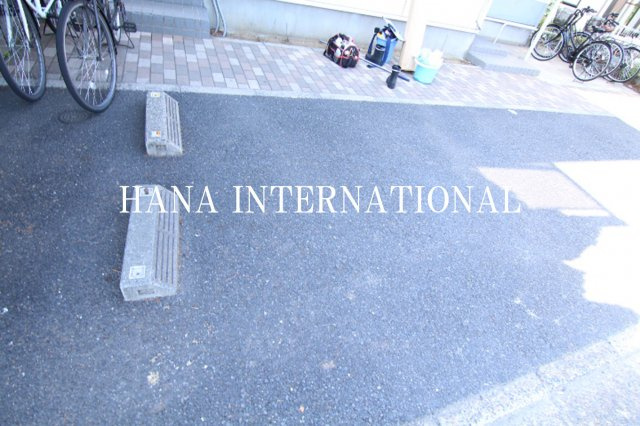 レオパレスプリマベーラの駐車場