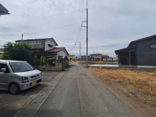 高崎市保渡田町売土地 B区画の前面道路含む現地写真