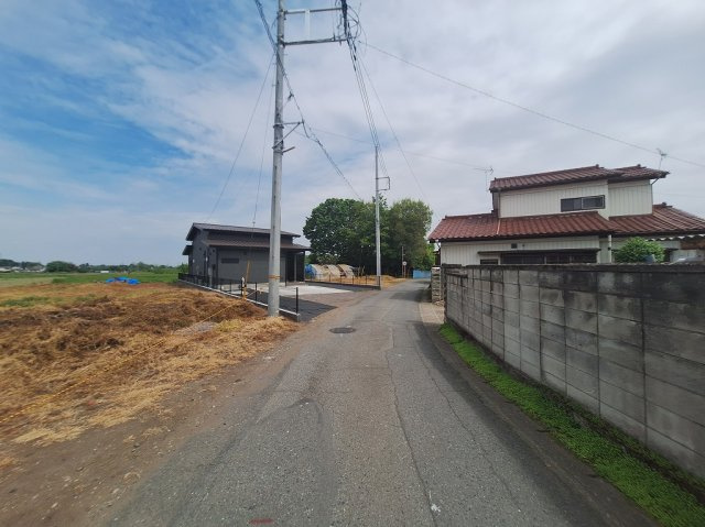 高崎市保渡田町売土地 B区画の前面道路含む現地写真