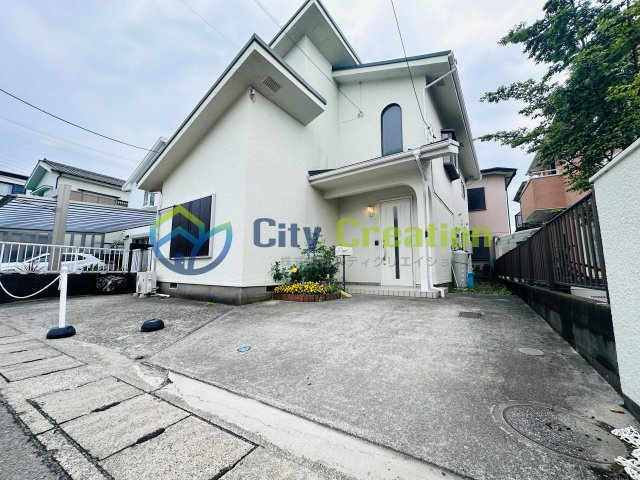 中郡大磯町大磯　大型中古住宅の外観