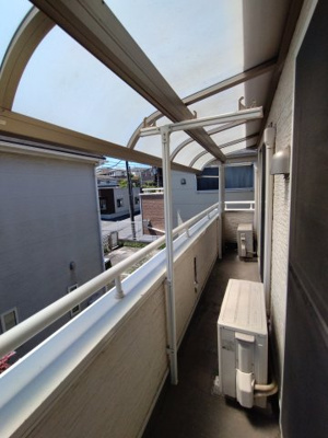 【バルコニー】 | 椿森戸建 | バルコニーには屋根もあり、急な雨も安心です♪