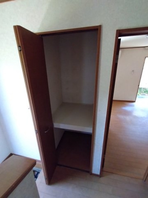 【内装】 | 椿森戸建 | 玄関脇物入。パントリーにも使用できます！