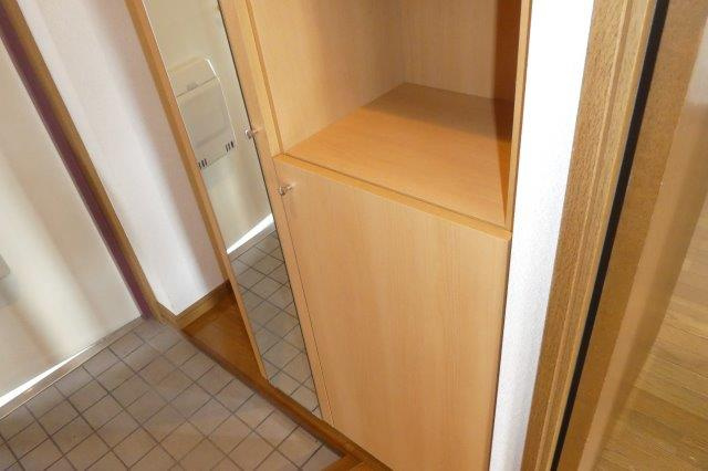 ラ・メゾン　ジョワイユーズの内装|シューズボックス