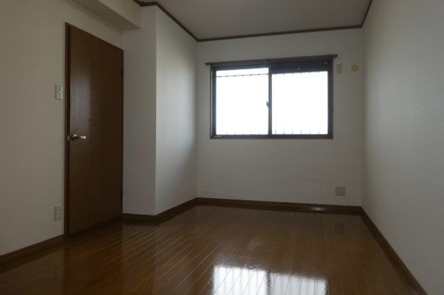 ラ・メゾン　ジョワイユーズの寝室|洋室