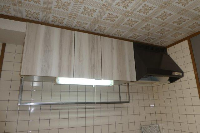 ラ・メゾン　ジョワイユーズのキッチン|キッチン上収納