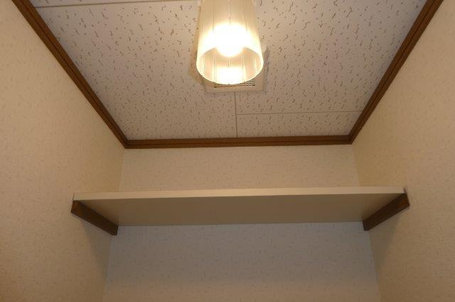 ラ・メゾン　ジョワイユーズのトイレ|トイレ棚