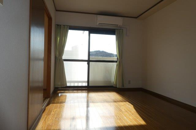 ラ・メゾン　ジョワイユーズの居間・リビング|洋室