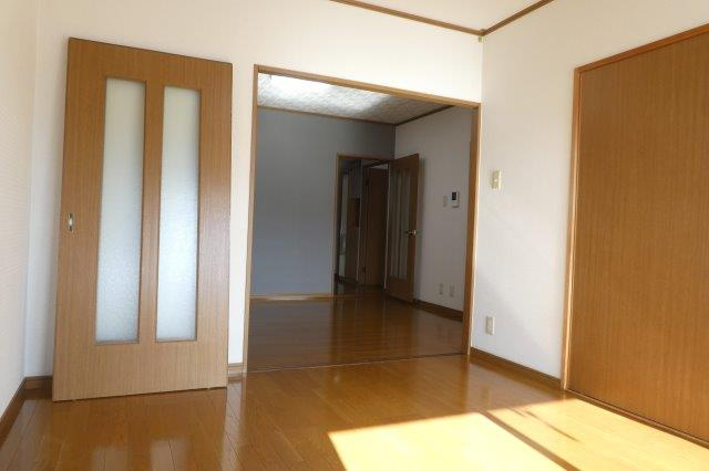 ラ・メゾン　ジョワイユーズの居間・リビング|洋室