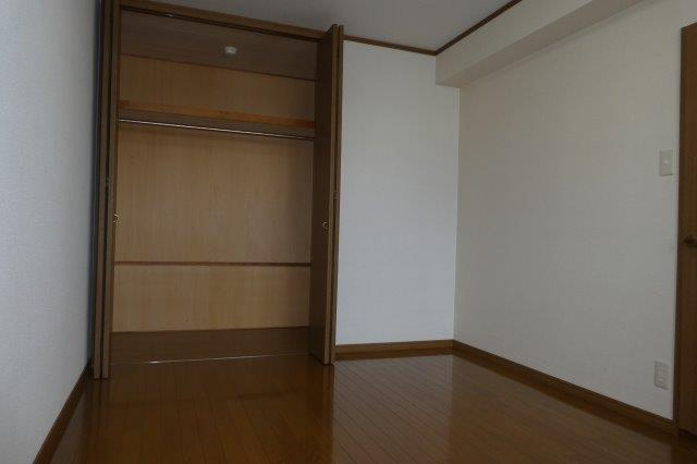 ラ・メゾン　ジョワイユーズの寝室|洋室