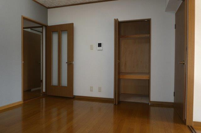 ラ・メゾン　ジョワイユーズのキッチン|ダイニングキッチン