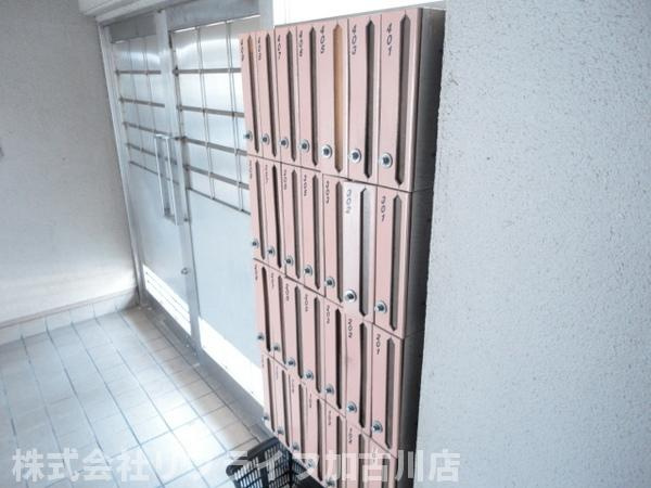 ジュネス新在家のエントランス