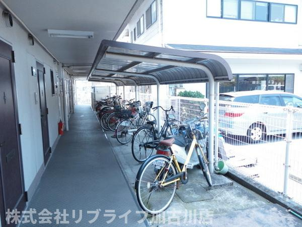 ジュネス新在家の駐車場|駐輪場
