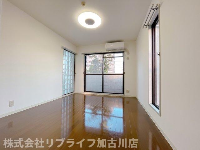 ジュネス新在家の居間・リビング|同物件別号室