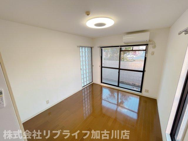 ジュネス新在家の洋室|同物件別号室